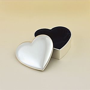 T106 - Silver Plated Keepsake box, heart shaped, Dark blue felt lining.